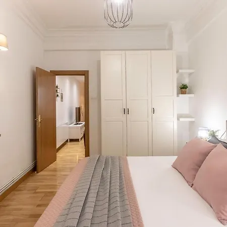Espacioso Y Acogedor En El Centro Azkuna Apartmán